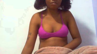 maylis24 live cam on Cam4