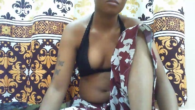 maylis24 live cam on Cam4