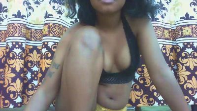 maylis24 live cam on Cam4