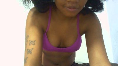 maylis24 live cam on Cam4