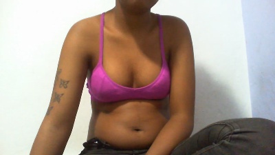 maylis24 live cam on Cam4