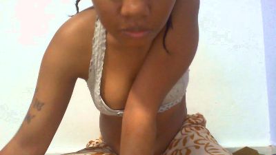 maylis24 live cam on Cam4