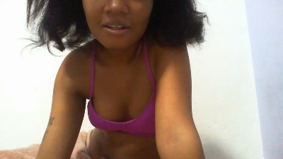 maylis24 live cam on Cam4
