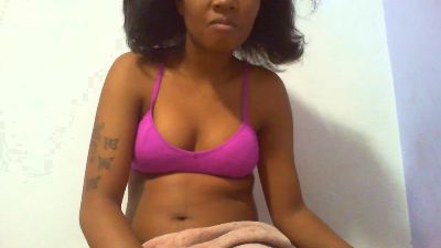 maylis24 live cam on Cam4