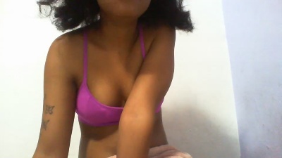 maylis24 live cam on Cam4