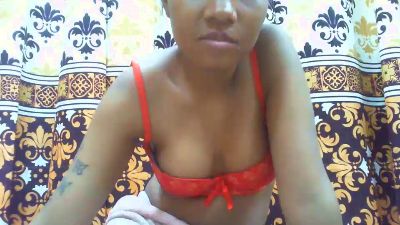 maylis24 live cam on Cam4