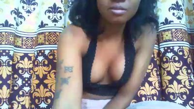 maylis24 live cam on Cam4