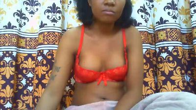 maylis24 live cam on Cam4