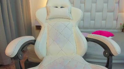 meganqueen2 live cam on Cam4