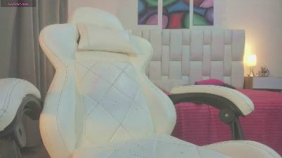 meganqueen2 live cam on Cam4