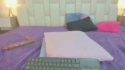 meganqueen2 live cam on Cam4