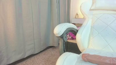 meganqueen2 live cam on Cam4