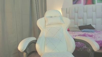 meganqueen2 live cam on Cam4