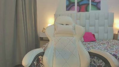 meganqueen2 live cam on Cam4