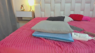 meganqueen2 live cam on Cam4