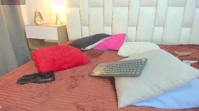 meganqueen2 live cam on Cam4