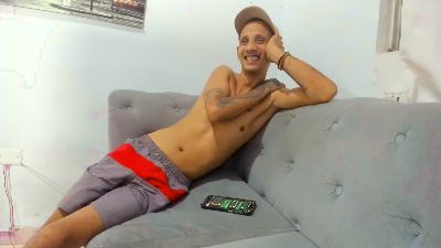 melani_and_fran live cam on Cam4