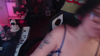 melanypresley1 live cam on Cam4