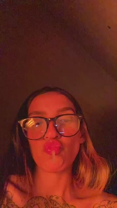melina_fun live cam on Cam4