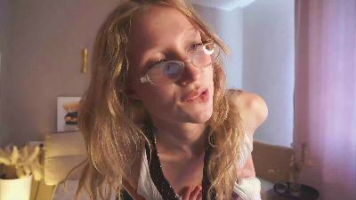 mell_issa live cam on Cam4