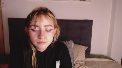 melodyygirl_ live cam on Cam4