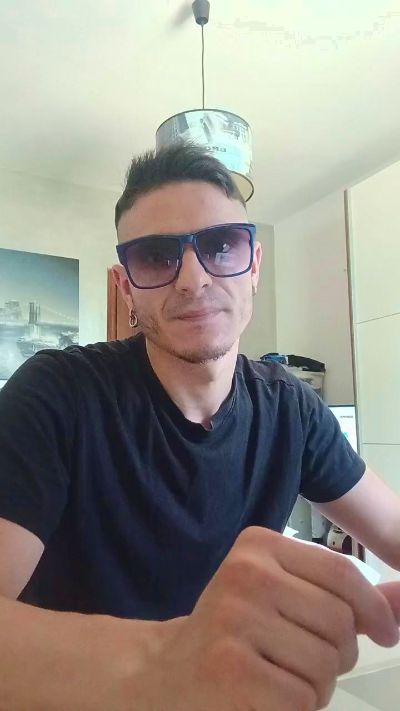 melone923 live cam on Cam4
