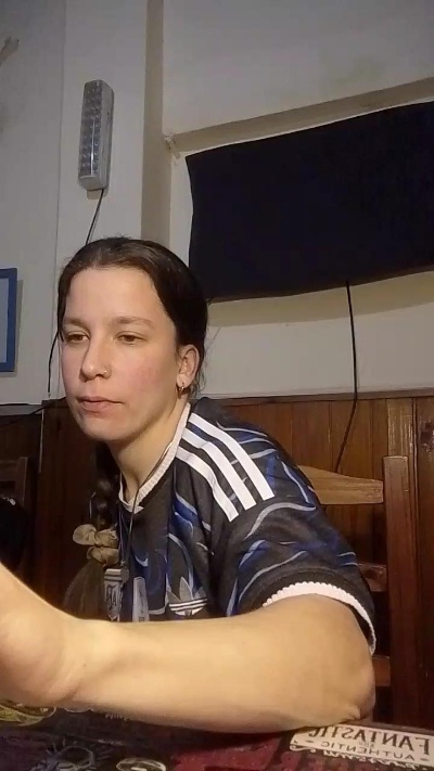melu021 live cam on Cam4