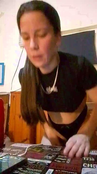 melu021 live cam on Cam4