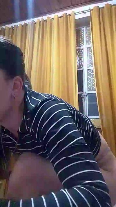 melu021 live cam on Cam4