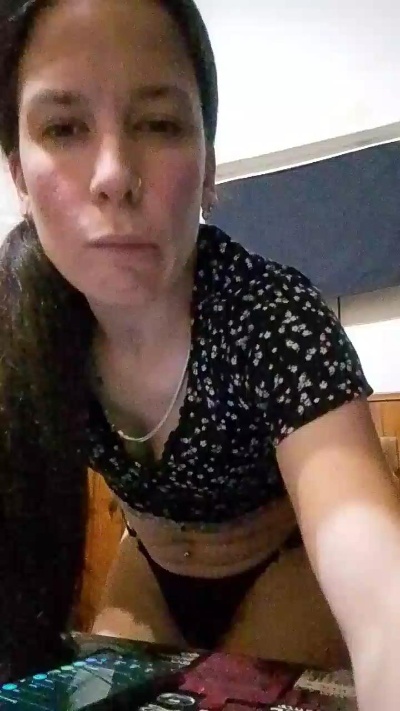 melu021 live cam on Cam4