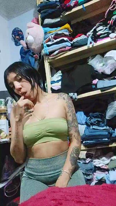 mely42 live cam on Cam4