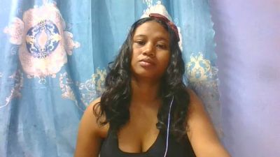 mendrika5 live cam on Cam4