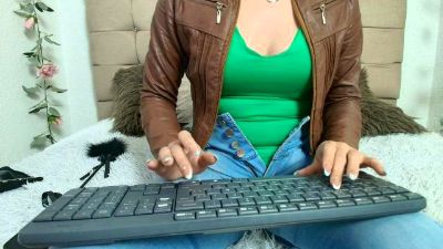 merlinaadams_ live cam on Cam4