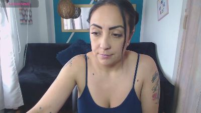 merlyna_love live cam on Cam4