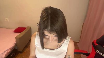 messy_nessy live cam on Cam4