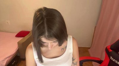 messy_nessy live cam on Cam4