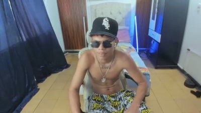 mhata_juan live cam on Cam4