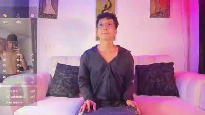 mhatias_ live cam on Cam4