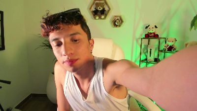 mhatias_ live cam on Cam4