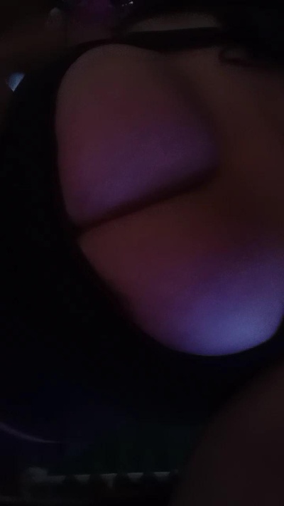 mia02 live cam on Cam4