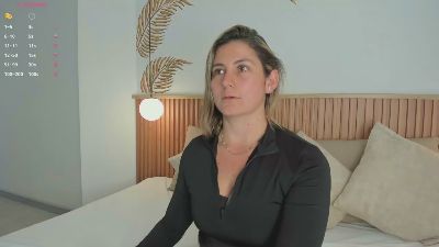 mia_lenss live cam on Cam4