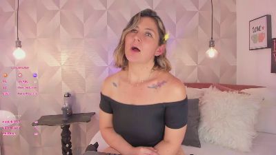 mia_lenss live cam on Cam4