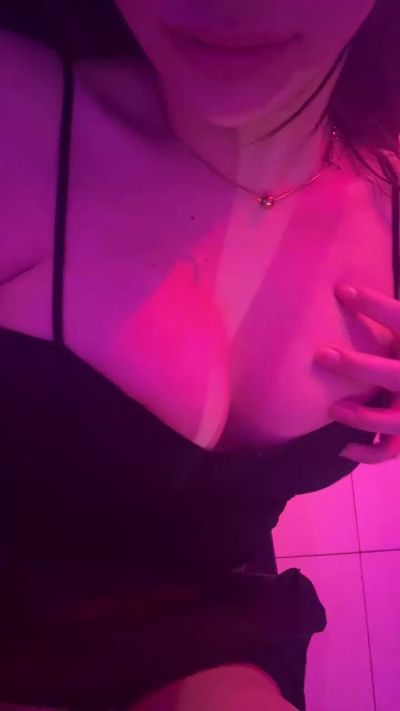 miacleberlan live cam on Cam4