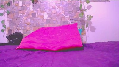 miadangerhot live cam on Cam4