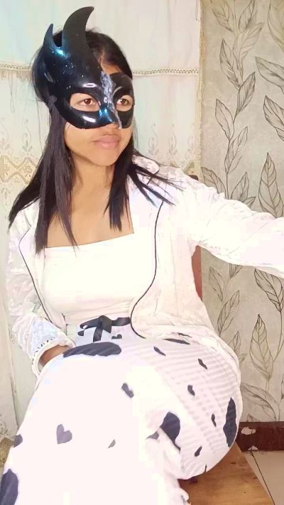 miah_dance live cam on Cam4