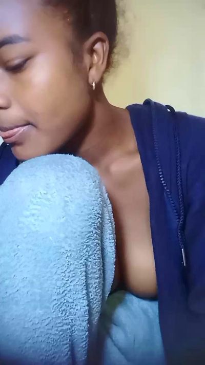 mialisoa3 live cam on Cam4