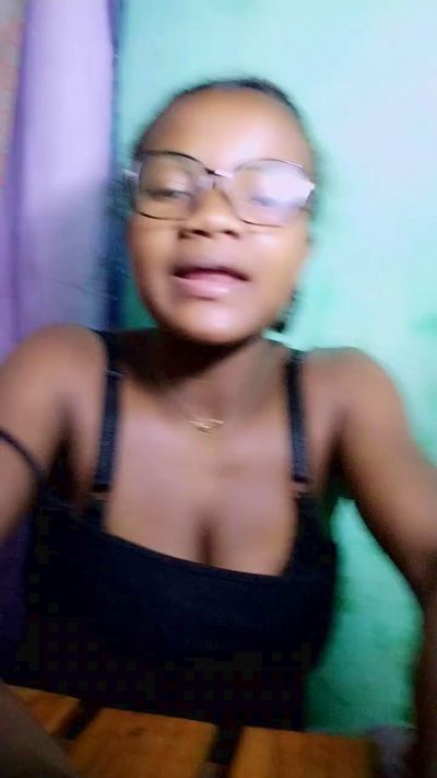 mialisoa3 live cam on Cam4