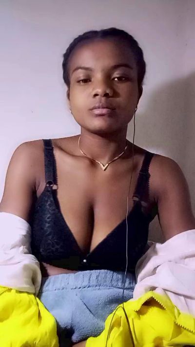 mialisoa3 live cam on Cam4