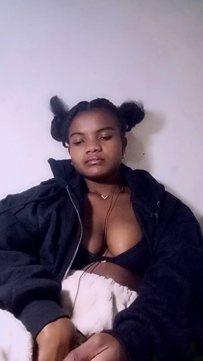 mialisoa3 live cam on Cam4