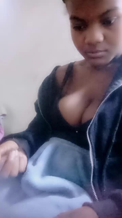 mialisoa3 live cam on Cam4